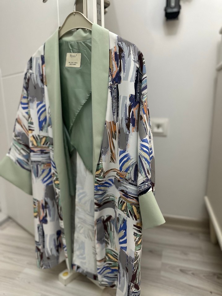 Drapeli Kısa Yeşil Desenli Kadın Kimono - Görsel 3