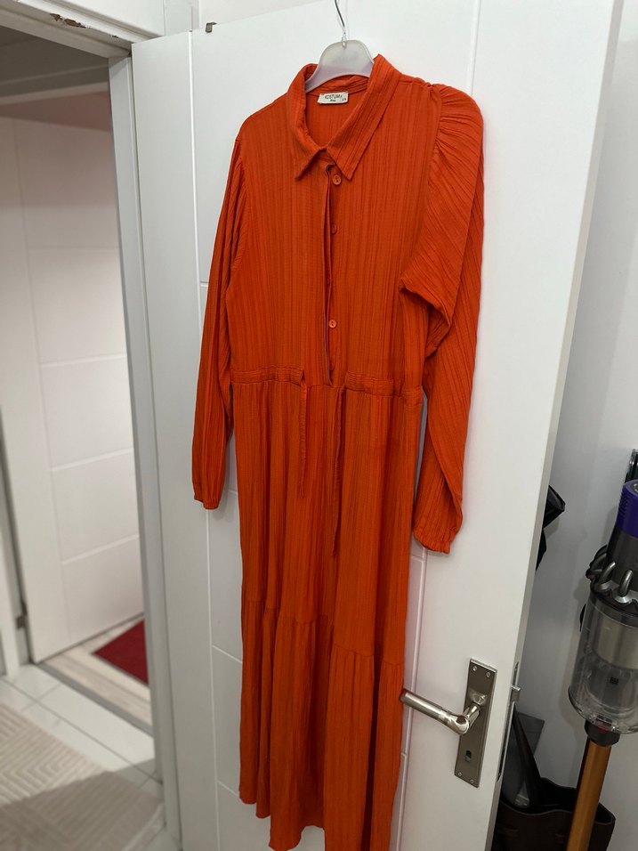 Turuncu Piliseli Uzun Keten Elbise - Görsel 4