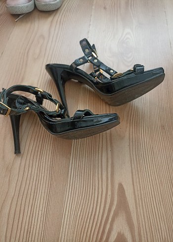36 Beden Kemer Detaylı Siyah Yılan Desenli Stiletto