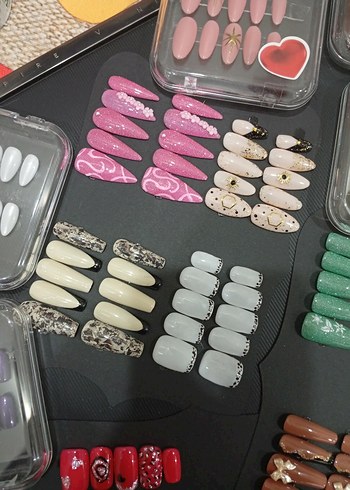 Çok Renkli Tırnak Süslemeleri Seti - Görsel 2