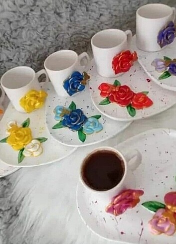 Güllü tabaklı kahve sunumluk 