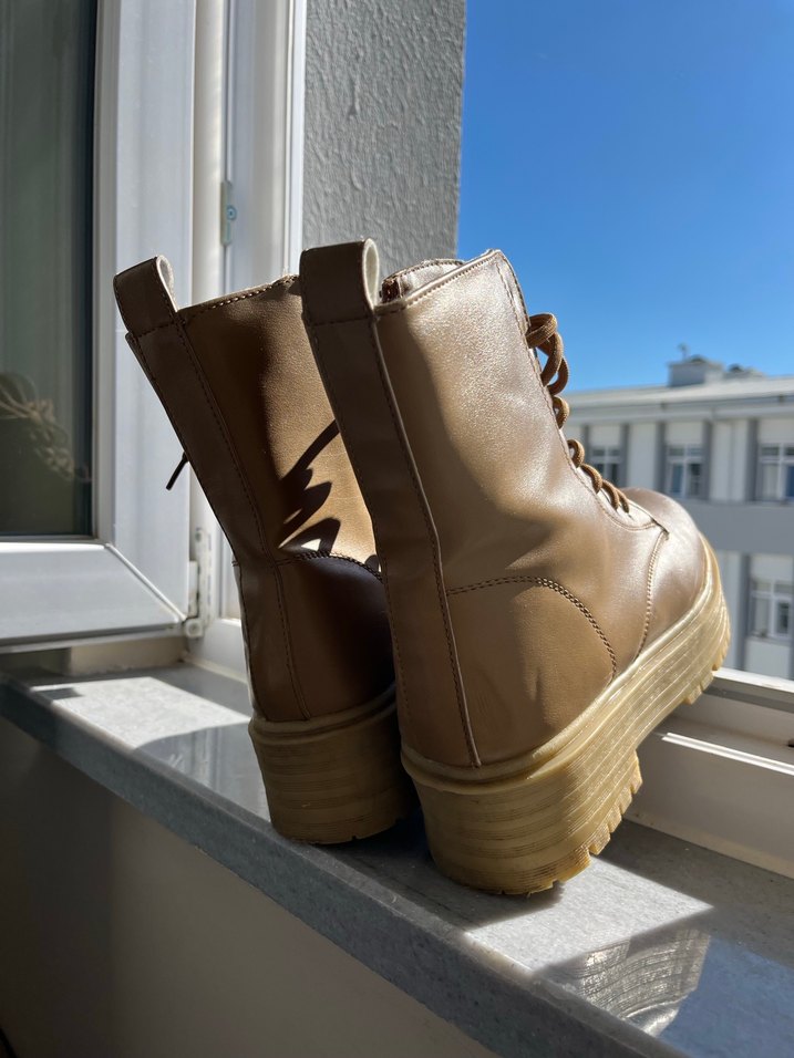 Bej Deri Platform Topuklu Sokak Stili Kadın Bot - Görsel 3