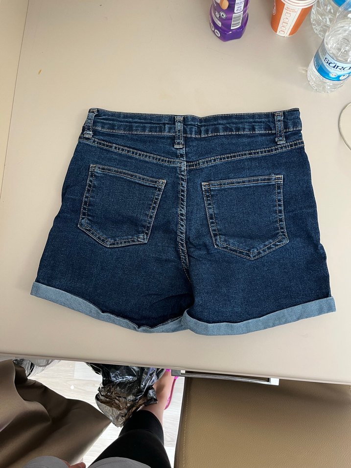 Dar Kesim Koyu Mavi Mini Denim Şort - Görsel 3