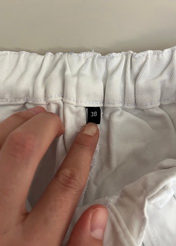 Beyaz Kuşaklı Kadın Mini Şort - Görsel 3