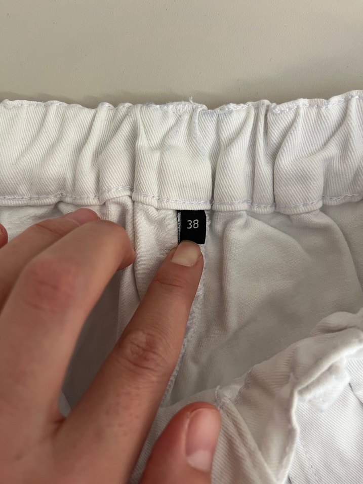 Beyaz Kuşaklı Kadın Mini Şort - Görsel 3