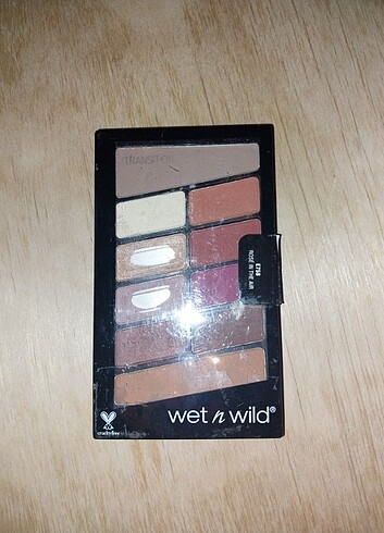 WET N WILD FAR PALETI