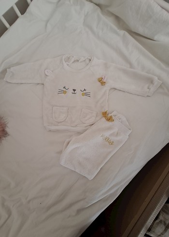 Beyaz Peluş Nakış Detaylı Bebek Kız Takımı - Görsel 2