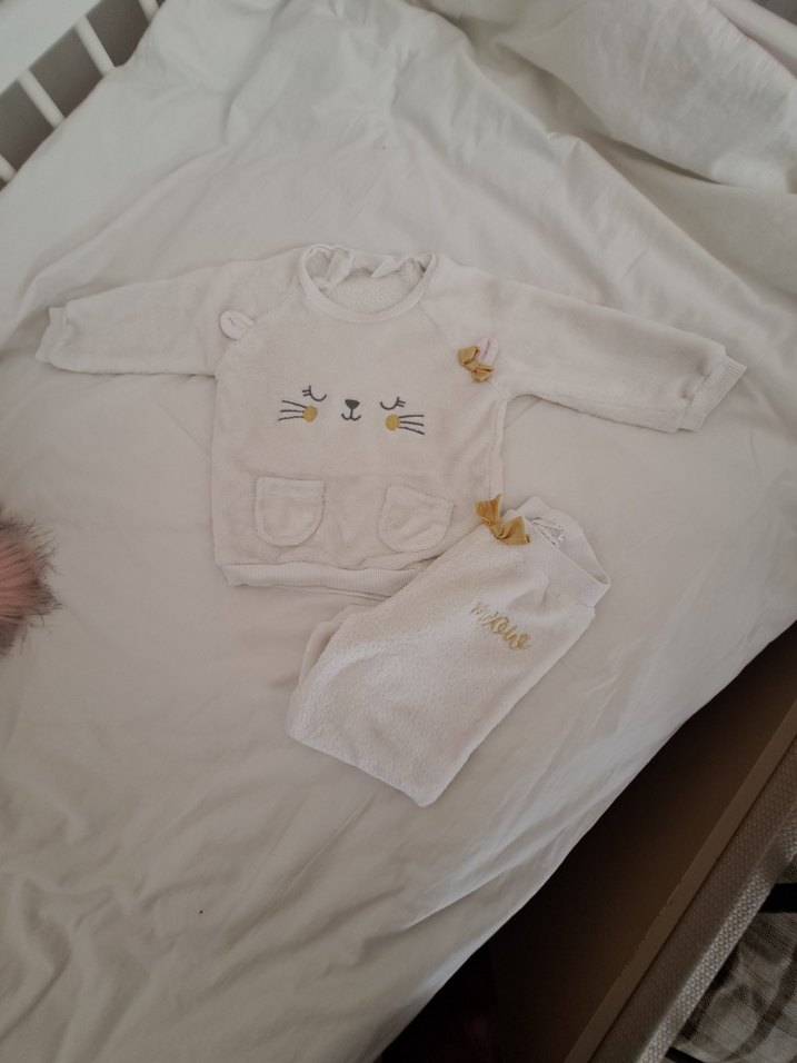 Beyaz Peluş Nakış Detaylı Bebek Kız Takımı - Görsel 2