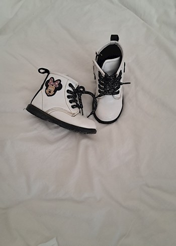 Kız Çocuk Beyaz Minnie Nakışlı Bot - Görsel 2