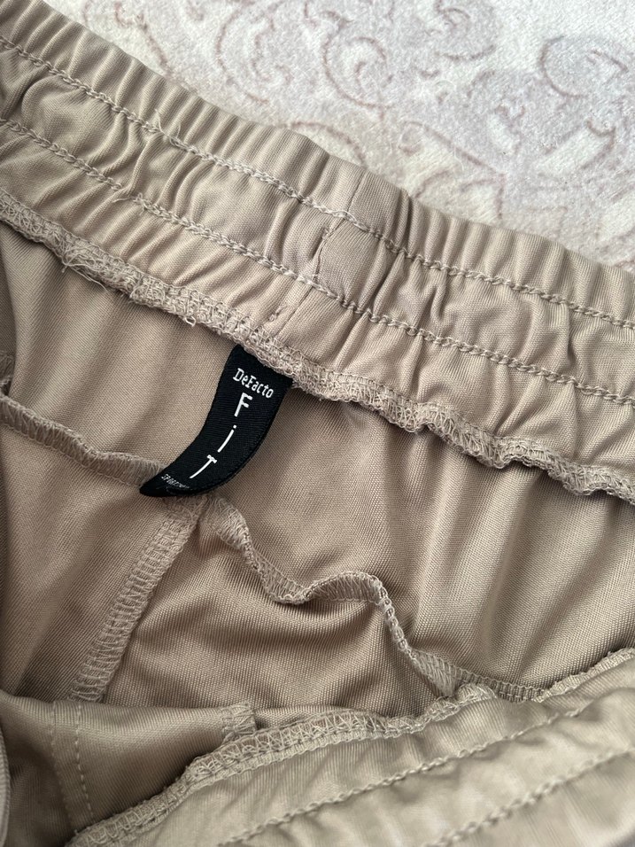 Bej Renkli Rahat Kesim Şort - Görsel 2