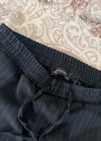 Siyah Kemerli Kadın Pantolon - Görsel 2