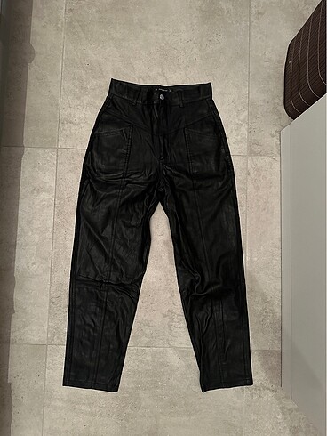 Deri görünüşlü balloon pantalon