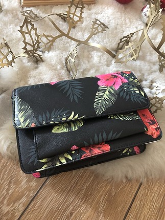 Bershka cıceklı canta