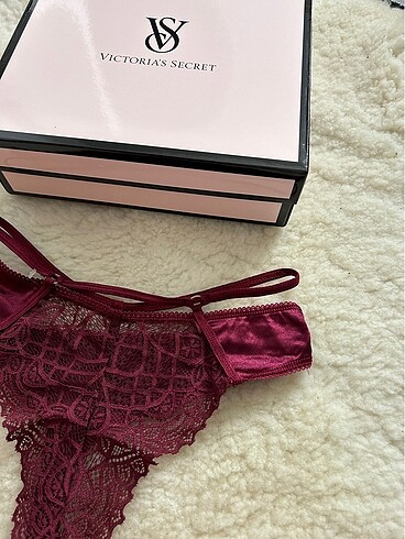Victoria s Secret Borda kadıfe detaylı tanga