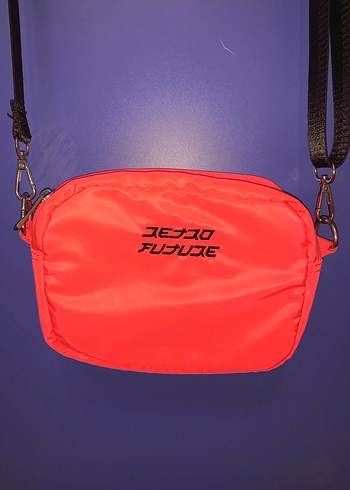 Bershka neon pembe askılı çanta