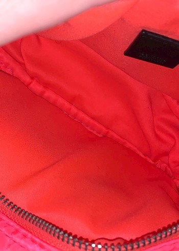 Beden Bershka neon pembe askılı çanta