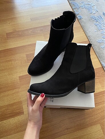 Nine West siyah topuklu bot