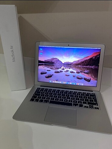 Apple Mac book 2017 218 gb