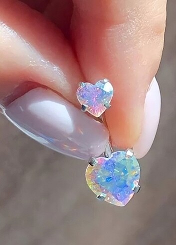 Holografik göbek piercing