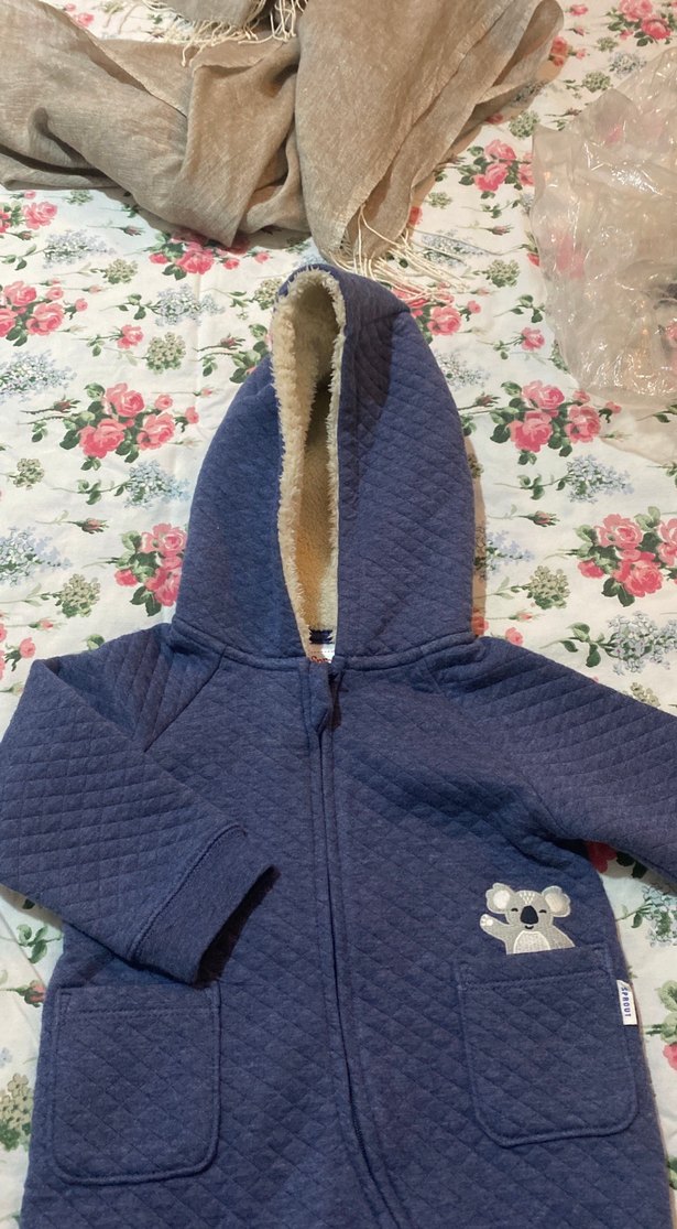 Gri Kapüşonlu Erkek Bebek Tulumu - Görsel 2