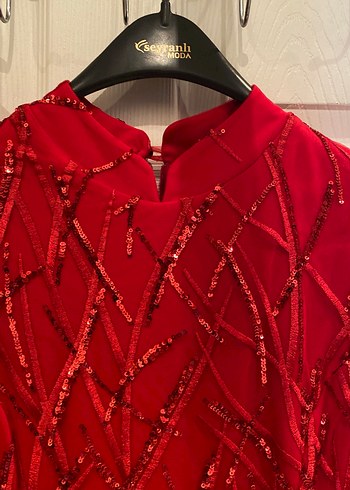 Uzun Kollu Kırmızı pullu İşlemeli Abiye Elbise - Görsel 4