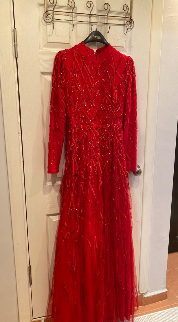 Uzun Kollu Kırmızı pullu İşlemeli Abiye Elbise - Görsel 2