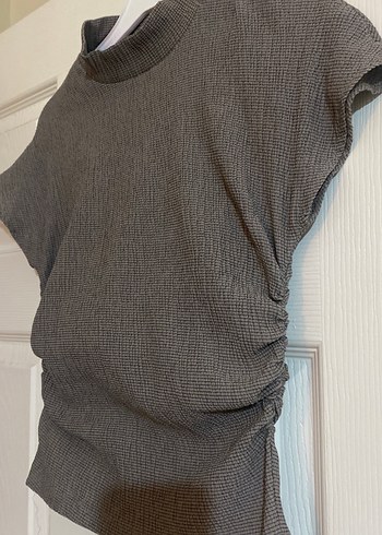 Gri Piliseli Yarım Kol Bluz - Görsel 4