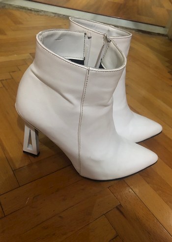 Diğer Beyaz Deri Fermuarlı Stiletto Topuklu Kadın Bot