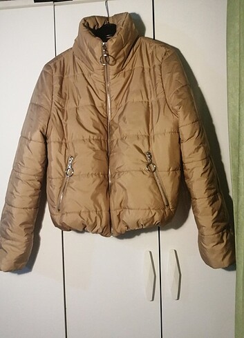 Camel rengi şişme mont 