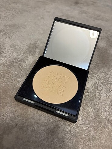Huda Beauty Huda pudra