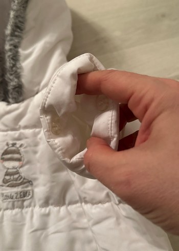 Kürk Detaylı Beyaz Bebek Tulumu - Görsel 3