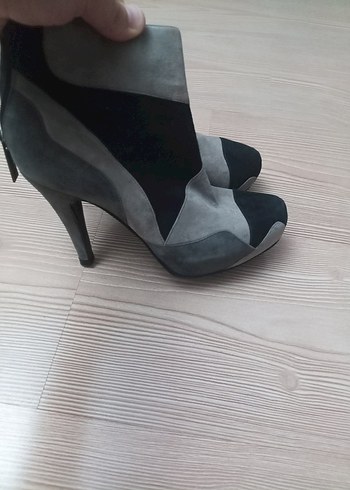 Gri Süet Stiletto Topuklu Kadın Bot 36 numara