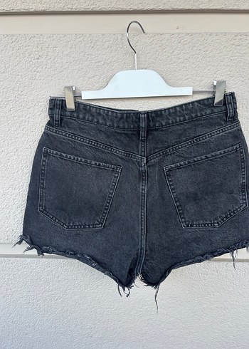 40 Beden gri Renk Orijinal Zara, siyah, 40 beden jean şort.
