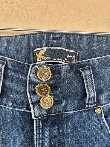 28 Beden lacivert Renk La Carte marka, 28 beden, likralı, rahat ve yepyeni koyu mavi sk