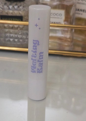 %5 volufiline içeren dudak Balmı