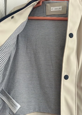 Bej Erkek Çocuk Düğmeli Yağmurluk - Görsel 4