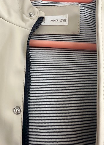 Bej Erkek Çocuk Düğmeli Yağmurluk - Görsel 2