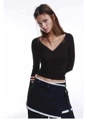 Siyah V Yaka Uzun Kollu Gotik Bluz - Görsel 2