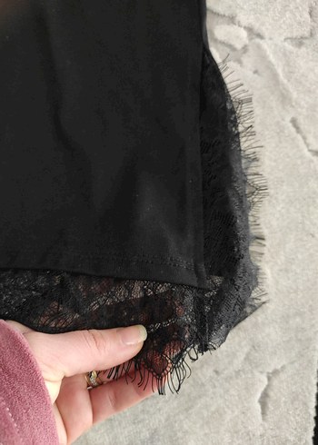 Dantel Detaylı Siyah Goth Tişört - Görsel 3