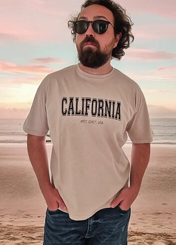 California baskılı T-shirt 
