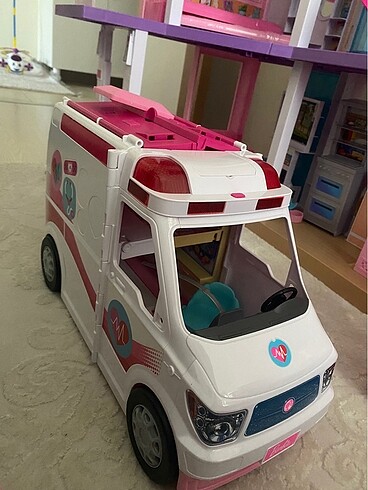 Barbie ambulans