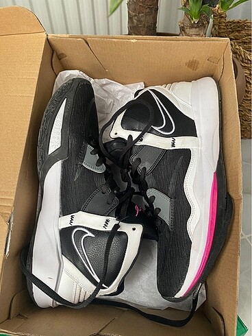 Nike elizabeth viii xiii