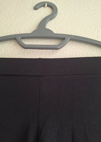 Siyah  diz altı kapri şort. - Görsel 2