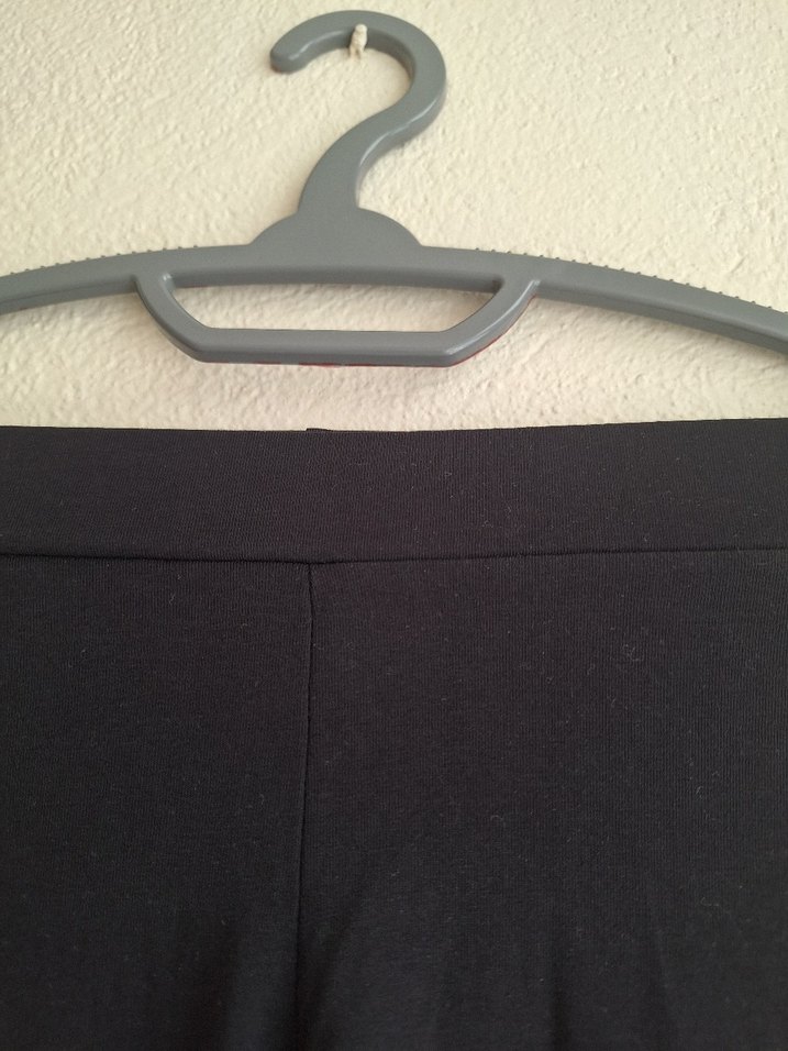 Siyah  diz altı kapri şort. - Görsel 2