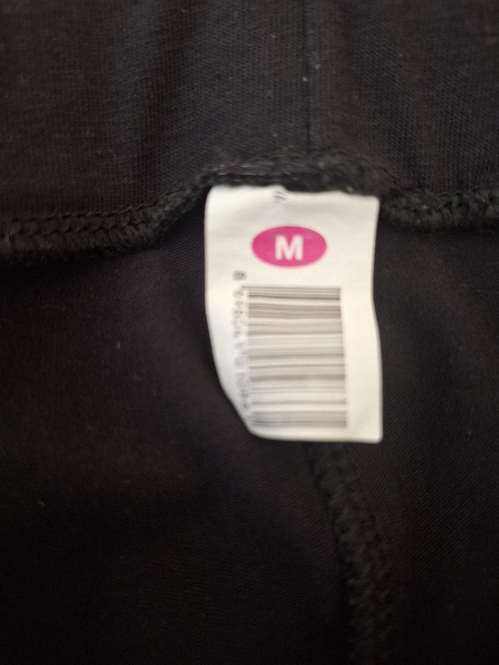 Siyah  diz altı kapri şort. - Görsel 3