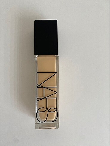 Nars natural radiant longwear fondoten light 4 deauville
