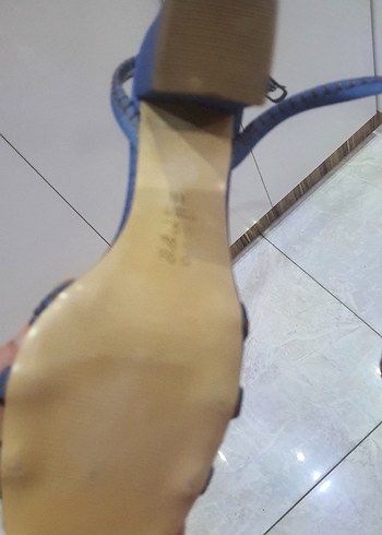 38 Beden mavi Renk Nakışlı Kot KumaşlıTopuklu Sandalet, hic kullanilmadi