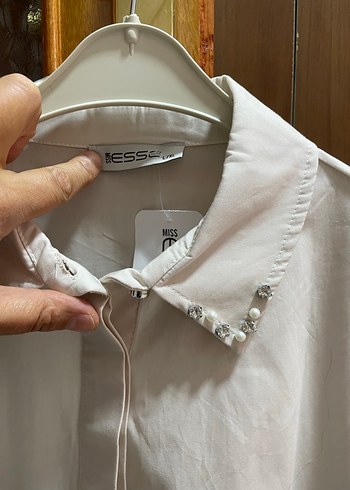 Esse Uzun Kollu bej Fırfırlı Keten Gömlek