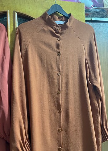 Düğmeli, Uzun Kollu, Yüksek Yakalı Kahverengi Tunik - Görsel 11