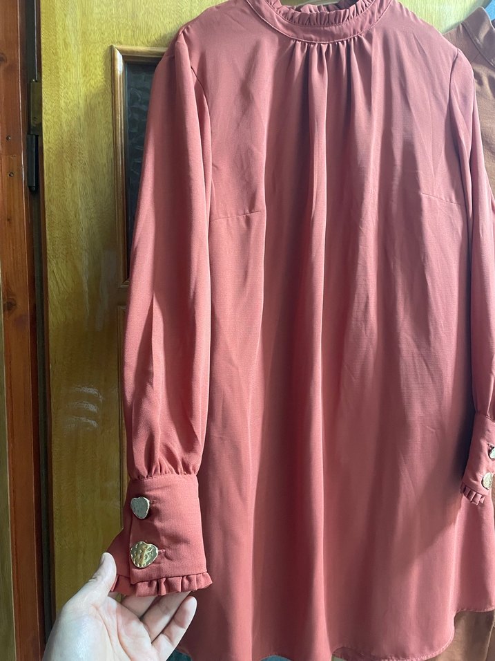 Düğmeli, Uzun Kollu, Yüksek Yakalı Kahverengi Tunik - Görsel 3